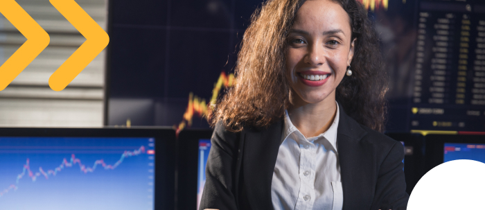 ​Profesional mujer en formación sobre administración de negocios y finanzas.​