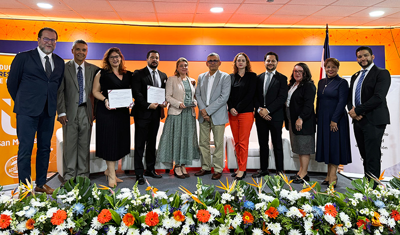 Acreditación con Sinaes