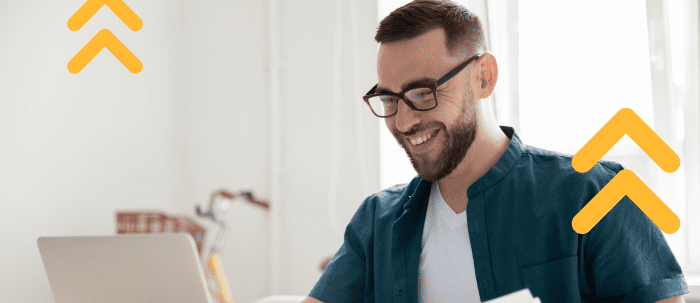 Un hombre joven contador