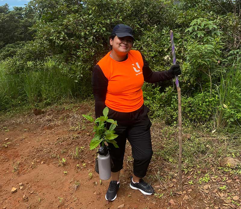 Estudiantes de la Universidad San Marcos reforestan Finca Cabuyal en Puntarenas