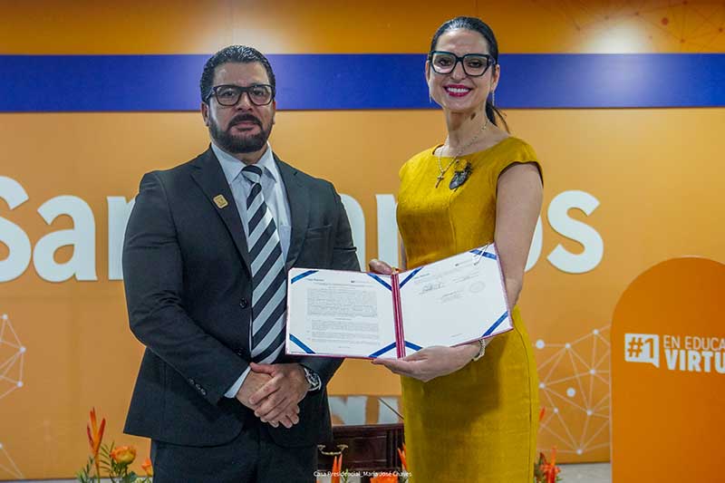Primera Dama impulsa programa de becas con la Universidad San Marcos