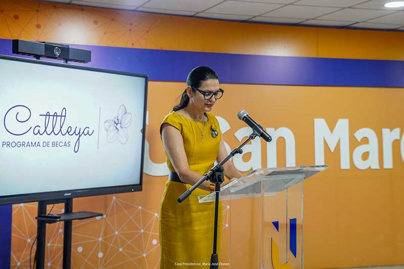 Primera Dama impulsa programa de becas con la Universidad San Marcos