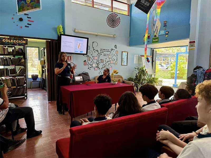 Estudiantes del Colegio Técnico de la Suiza de Turrialba, Aprenden a Mejorar sus Trabajos con el Estilo APA