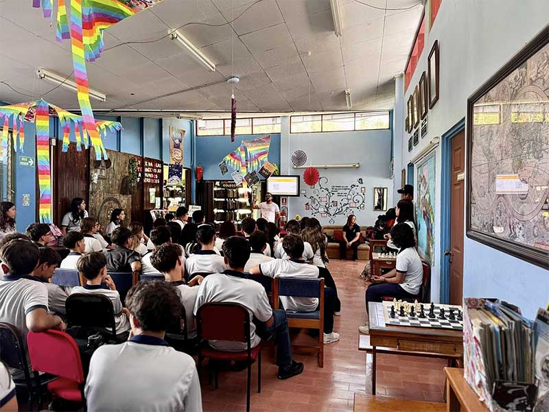 Estudiantes del Colegio Técnico de la Suiza de Turrialba, Aprenden a Mejorar sus Trabajos con el Estilo APA