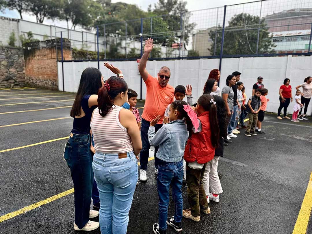 studiantes, docentes y administrativos participan de proyectos para la donación de juguetes