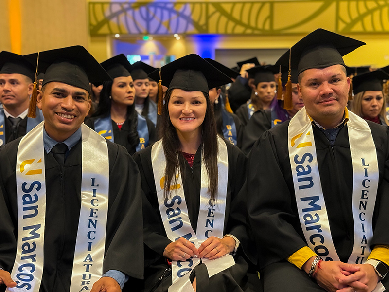 Primera generación de Psicología marca la Graduación N.° 86
