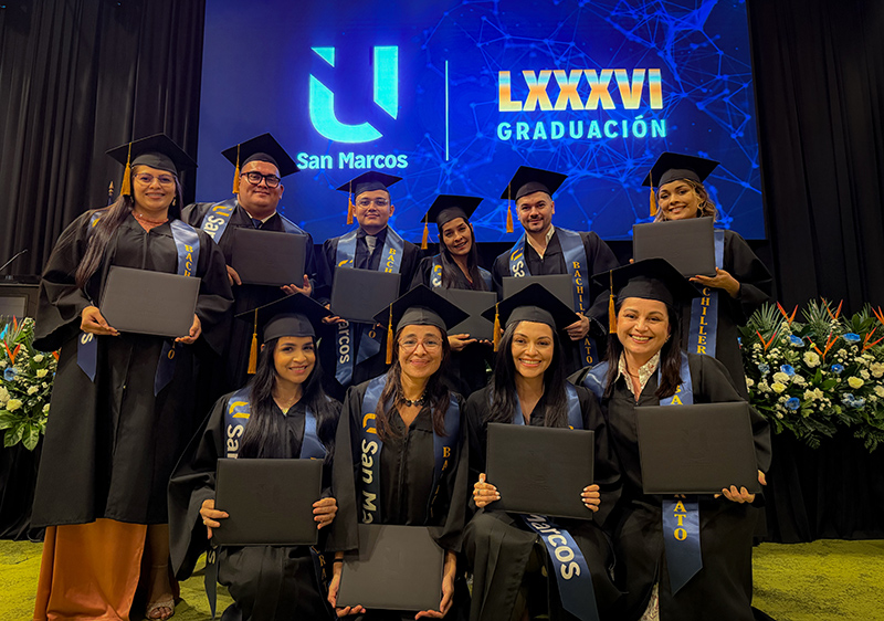 Primera generación de Psicología marca la Graduación N.° 86