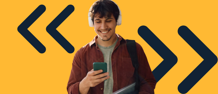 ​Estudiante en su celular realiza actividad de liderazgo empresarial.​