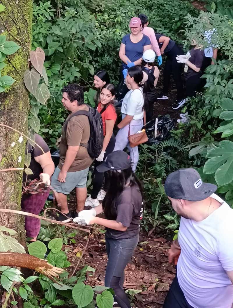 Estudiantes U San Marcos impulsan jornada de saneamiento ambiental en Mar Azul junto a Municipalidad de Montes de Oro