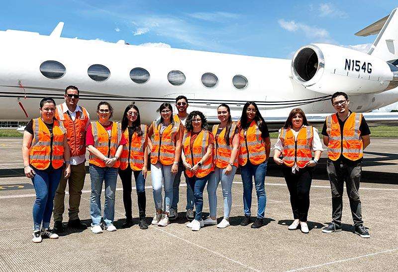 Primera gira académica al Aeropuerto Tobías Bolaños fortalece la formación práctica de estudiantes de Finanzas y Negocios Internacionales