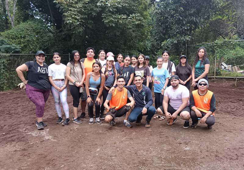 Estudiantes U San Marcos impulsan jornada de saneamiento ambiental en Mar Azul junto a Municipalidad de Montes de Oro