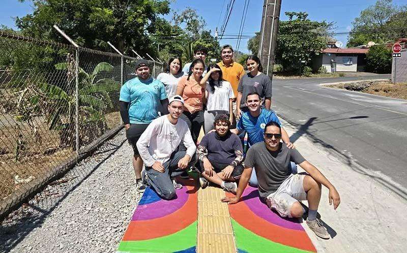 Estudiantes impulsan mejora de espacios públicos en Miramar de Puntarenas 