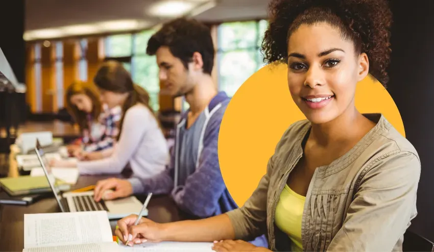 estudiante contaduria haciendo curso naf