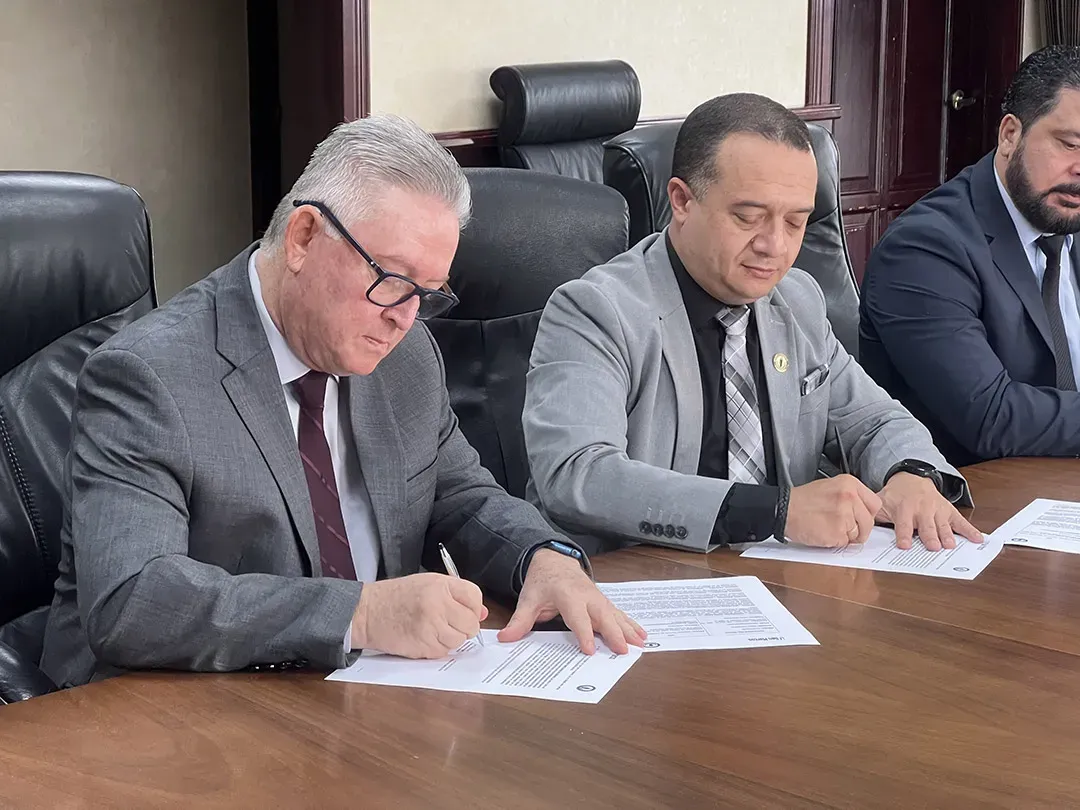 U San Marcos y Ministerio de Justicia & Paz firman convenio para becar a privados de libertad.