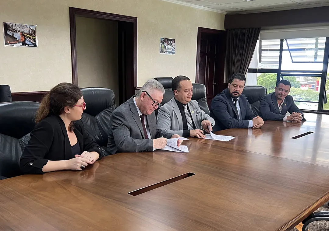 U San Marcos y Ministerio de Justicia & Paz firman convenio para becar a privados de libertad.