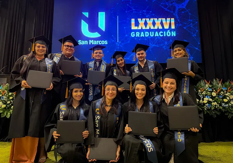 Primera generación de Psicología marca la Graduación N.° 86