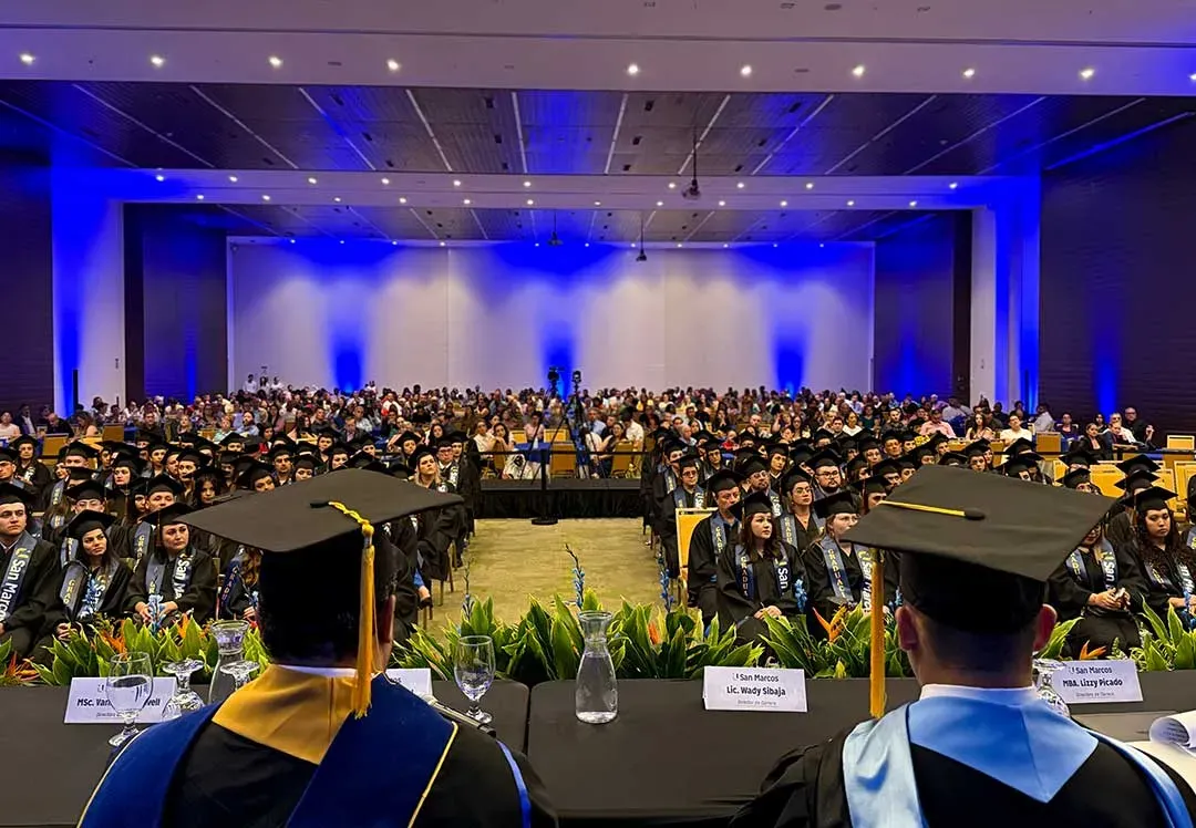 Universidad San Marcos celebra su graduación número 82 con 498 nuevos profesionales