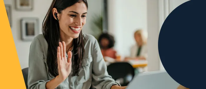 Estudiante de posgrado sigue una clase virtual de MBA, programa de nivel académico de maestría