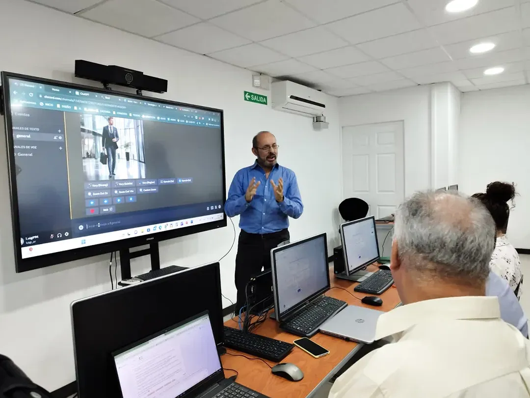 Docentes de Marketing de la U San Marcos se capacitan en Tecnologías Inmersivas